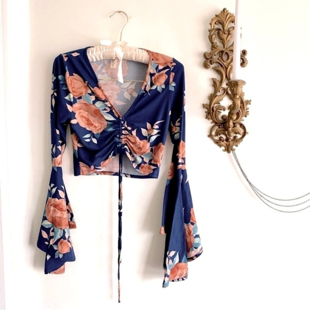 BLUE FLORAL RUCHED FRONT BOHO CROP BLOUSE TOP SMALL - Picture 2 of 5